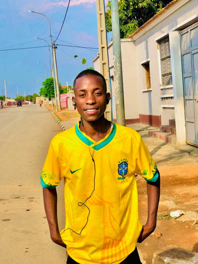 6ff56d89-e6d2-41af-ae1a-b220862e5f08-768x1024 David Capusso - Me Comoves